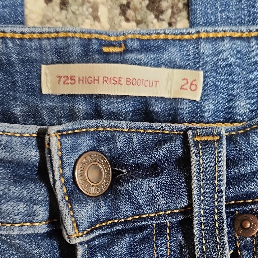 Levi's 725 High Rise Bootcut Jeans in Blue